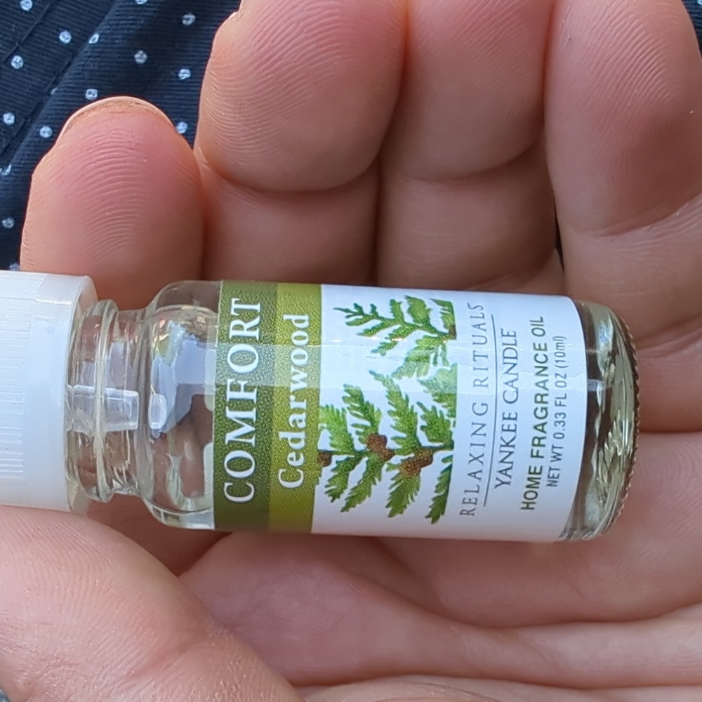 Rare & Discontinued - Yankee Candle Cedarwood Comfort Oil Warmer Scent
